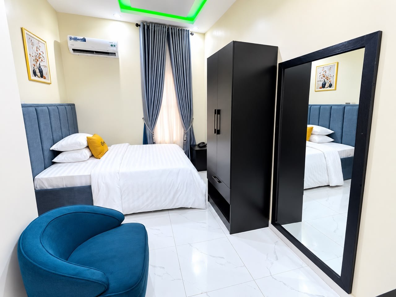 Classic Rooms at Ménage Hotel Ajuwon